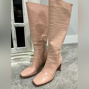 Altar’d State size 7 “Laurel” boots